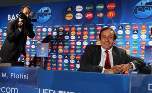 Grâce à l'Euro-2008, qui s'achève dimanche par la finale entre l'Allemagne et l'Espagne, l'UEFA va enregistrer des profits records, près de 700 millions d'euros (+25 à 30% par rapport à 2004), sommes qui vont être réinvesties dans le développement du football européen.