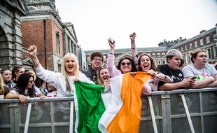 En Irlande, des femmes célèbrent la légalisation de l'avortement, le 26 mai 2018.