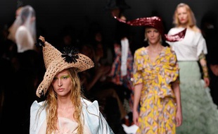 Défilé haute couture printemps 2014 Schiaparelli le 20 janvier 2014.