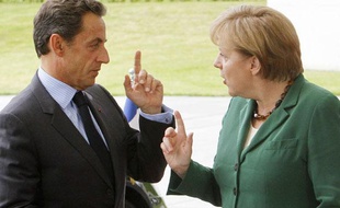 Angela Merkel accueille Nicolas Sarkozy à Berlin, le 20 juillet 2011.