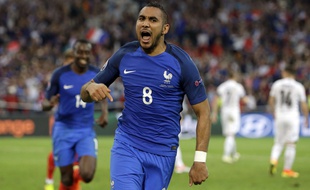 Dimitri Payet célèbre son but face à l'Albanie, le 15 juin 2016.