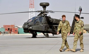 Les incroyables pertes infligées à l'Otan par les talibans lors de l'attaque contre la base abritant le prince Harry, ajoutées aux six militaires étrangers tués ensuite par des policiers afghans, marquent un week-end noir pour la coalition, surpassée par les insurgés.
