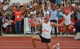 Kevin Mayer savoure son record du monde au Décastar de Talence.