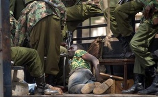 La police a tiré mercredi à Nairobi sur des partisans de l'opposition, blessant trois d'entre eux, tandis que les forces de l'ordre tentaient de contenir plusieurs manifestations dans la capitale et en province.