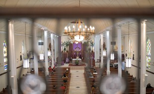 Dans une église catholique de La Nouvelle-Orléans. (illustration)