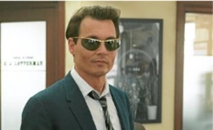 Johnny Depp campe un journaliste.