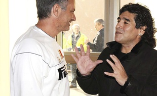 José Mourinho et Diego Maradona en 2009.