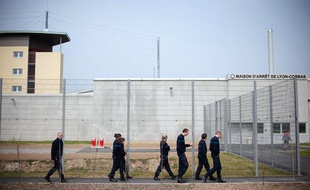 Le personnel pénitencier de la prison de Lyon-Corbas.