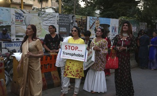 Des membres de la communauté transgenre pakistanaise s'étaient réunis le 20 novembre 2017 pour dénoncer les violences et humiliations dont sont victimes les personnes transgenres dans le pays.