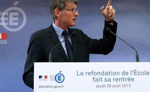 Une charte de la laïcité, voulue par Vincent Peillon, va rappeler à partir de lundi dans chaque école, collège ou lycée public qu'aucun élève ne peut contester un cours en invoquant sa religion.