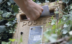 Illustration boîte aux lettres en campagne.