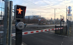 Lille, le 16 fevrier 2017 - Passage a niveau SNCF a Lille Sud