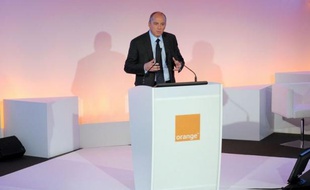 France Télécom a limité les dégâts face à la guerre des prix qui a eu lieu en 2012 en France et en Pologne en réalisant un chiffre d'affaires meilleur que les attentes des analystes mais a vu ses bénéfices fondre sous l'effet des dépréciations d'actifs.