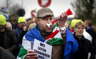 Des habitants protestent contre la production de gaz naturel dans la ville de Groningen aux Pays Bas, le 15 janvier 2014