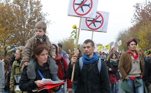 Manifestation contre le projet d aéroport Notre dame des landes, le 17 novembre 2012.