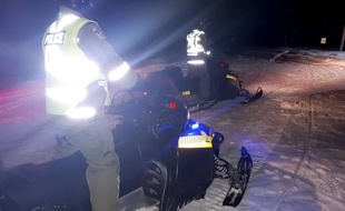 Les autorités poursuivent leurs recherches au Québec, comme ici en pleine nuit, le 22 janvier 2020.