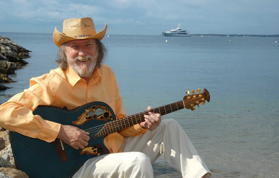 960x614_corbier-animateur-cote-dorothee-recre-a2-janvier-1982-septembre-1987-puis-f1-club-dorothee-pendant-10-ans