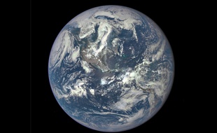 La Terre vue par le nouveau satellite DSCVR le 6 juillet 2015.