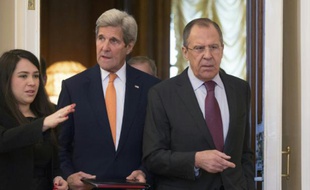 Le secrétaire d'Etat américain John Kerry et son homologue russe Sergueï Lavrov le 24 mars 2016 à Moscou