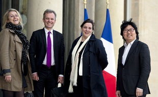 Barbara Pompili, François de Rugy, Jean-Vincent Placé et la secrétaire nationale d'EELV Emmanuelle Cosse le 14 mai 2014 sur le perron de l'Elysée.