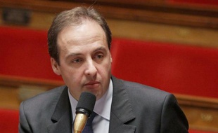 Le numéro deux du Nouveau Centre (NC), le parti d'Hervé Morin, Jean-Christophe Lagarde, annonce dans un entretien au quotidien gratuit Métro mardi qu'il soutiendra Nicolas Sarkozy pour la présidentielle.