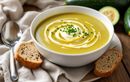 Soupe de courgettes au fromage frais toute douce : la recette qui réchauffe les soirées fraîches de septembre sans prise de tête