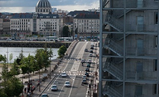 Le pont Anne-de-Bretagne vu depuis l'île de Nantes.