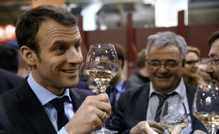 Le ministre de l'Economie Emmanuel Macron en visite au Salon de l'agriculture, le 3 mars 2016 à Paris