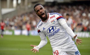 La rage d'Alexandre Lacazette après le premier de ses trois buts contre Lille, le 5 octobre 2014 à Gerland