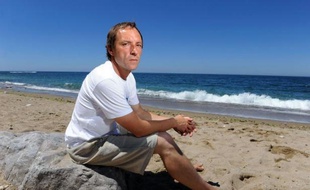 François Verdet, un des 23 "gardiens de la côte" bénévoles de la Surfrider foundation Europe, s'est emparé du dossier des "+medias filtrants+, ces capsules de filtrage d'eaux usées rejetées dans l'Océan, pour devenir presque malgré lui un spécialiste mondial.