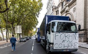 très impactés par les mesures liées à la crise sanitaire du COVID-19, protestent contre les mesures de restriction et l'annulation de plusieurs foires et fêtes foraines en France (Illustration à Lyon le 9 octobre 2020)