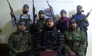 Des rebelles ont menacé samedi d'attaquer deux villages chrétiens si les habitants n'en délogeaient pas les soldats du régime du président Bachar al-Assad, le patriarche grec-orthodoxe affirmant de son côté que les chrétiens resteraient en Syrie.