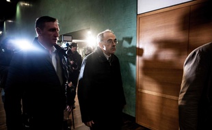 Le cardinal Barbarin à son arrivé au palais de justice de Lyon le 10 janvier 2019.