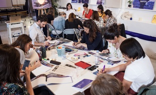 Un atelier de reconversion professionnelle (Illustration).