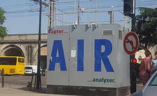 Un capteur de pollution de l'air à Nîmes.