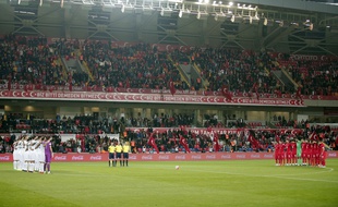 La minute de silence du match Grèce-Turquie a été perturbée.