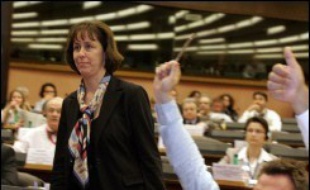 Fabienne Keller, maire UMP de Strasbourg, a justifié lundi soir au Parlement européen les loyers réclamés par la ville à l'institution européenne inquiète de payer des prix trop élevés.