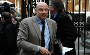 Jean-Marie Le Guen à la sortie du siège du PS le 7 mars 2016 à Paris