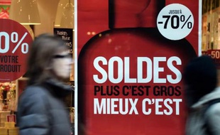Les achats en soldes et promotions dans le secteur de l'habillement ont doublé depuis 2000, devenant une "nécessité" pour une majorité de consommateurs