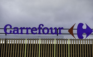 L'enseigne d'un magasin Carrefour. (illustration)