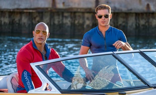 Dwayne Johnson et Zac Efron dans Baywatch - Alerte à Malibu de Seth Gordon