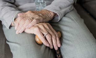 La famille d'une pensionnaire et l'Ehpad ont déposé plainte.