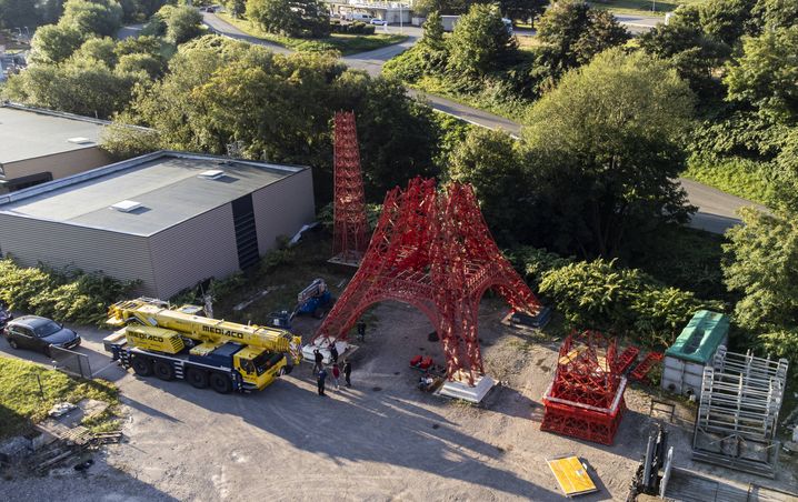 Vue de la partie déjà érigée de la tour (vue aérienne par drone).