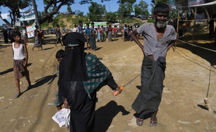 Des réfugiés rohingyas dans le camp de Balukhali, au Bangladesh, le 15 octobre 2017.