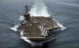 Le porte-avions américain Theodore Roosevelt qui se rapproche du Yémen, le 21 avril 2015