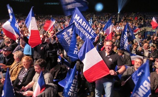 Les militants FN au meeting de Marine Le Pen au Zénith de Nantes.