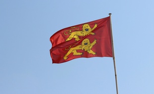 Le drapeau de la Normandie (illustration).