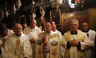 Le patriarche latin de Jérusalem, Mgr Fouad Twal, célèbre la messe de minuit à Bethléem le 25 décembre 2014