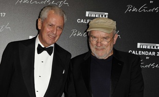 Peter Lindbergh (droite) pour le calendrier Pirelli en 2017, à Paris