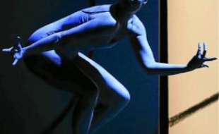 Artifact, dans la version de 2009 du Ballet Royal de Flandre, première des trois pièces de Forsythe au théâtre de Chaillot.